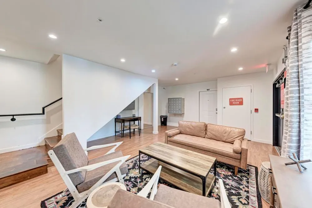 306 E 30th Street #210 Austin, TX 78705