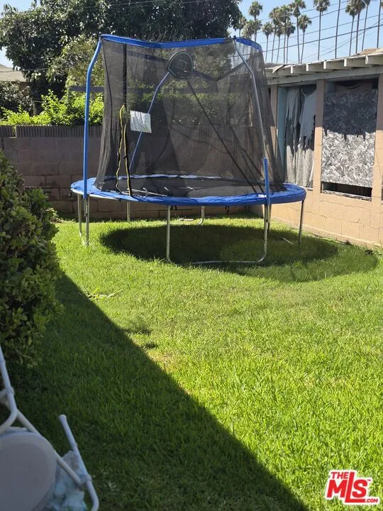 3425 2nd Avenue Los Angeles, CA 90018