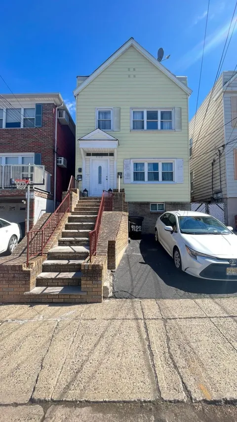 9122 NEWKIRK AVE