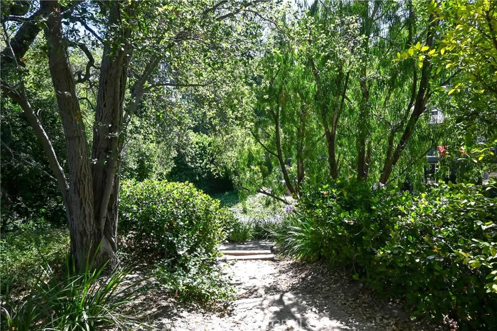 15515 Del Gado Drive Sherman Oaks, CA 91403