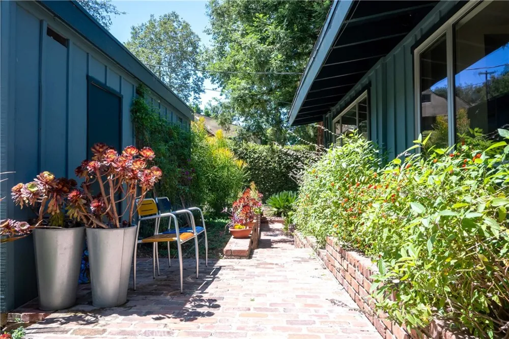 15515 Del Gado Drive Sherman Oaks, CA 91403