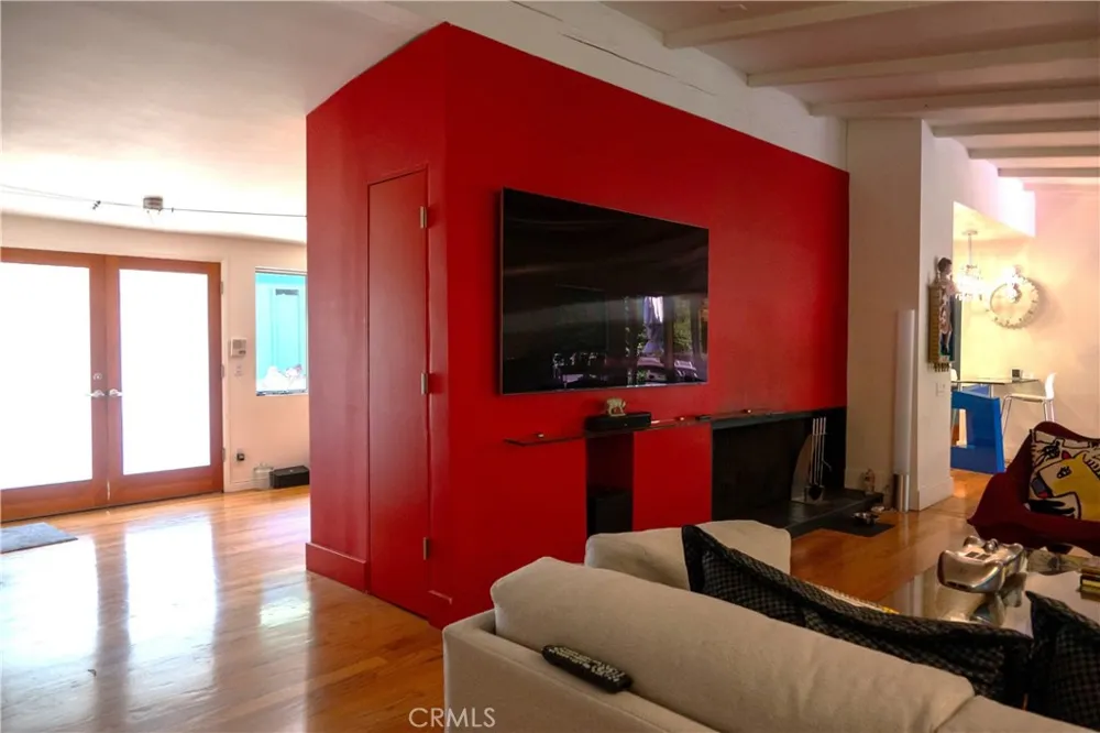 15515 Del Gado Drive Sherman Oaks, CA 91403
