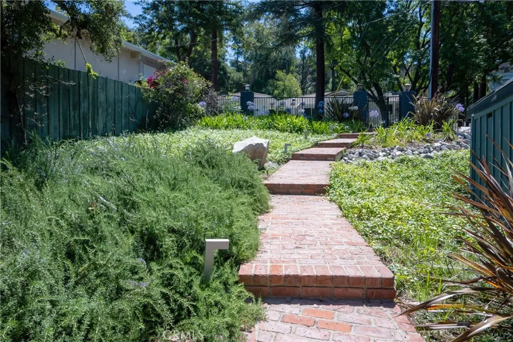 15515 Del Gado Drive Sherman Oaks, CA 91403