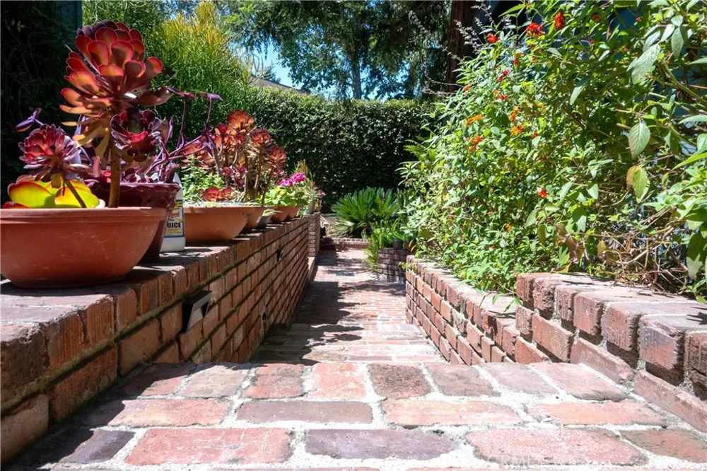 15515 Del Gado Drive Sherman Oaks, CA 91403