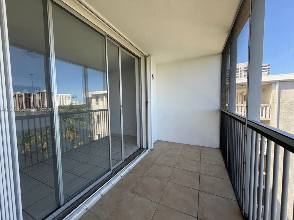 2861 Leonard Dr #F608 Aventura, FL 33160