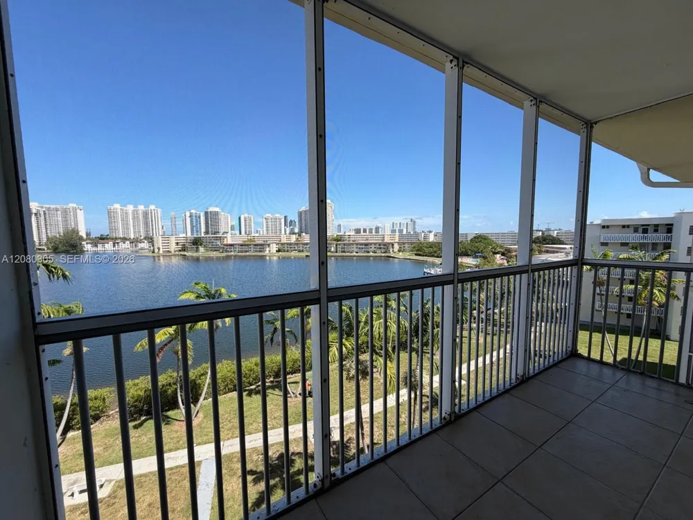 2861 Leonard Dr #F608 Aventura, FL 33160