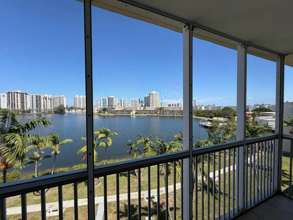 2861 Leonard Dr #F608 Aventura, FL 33160
