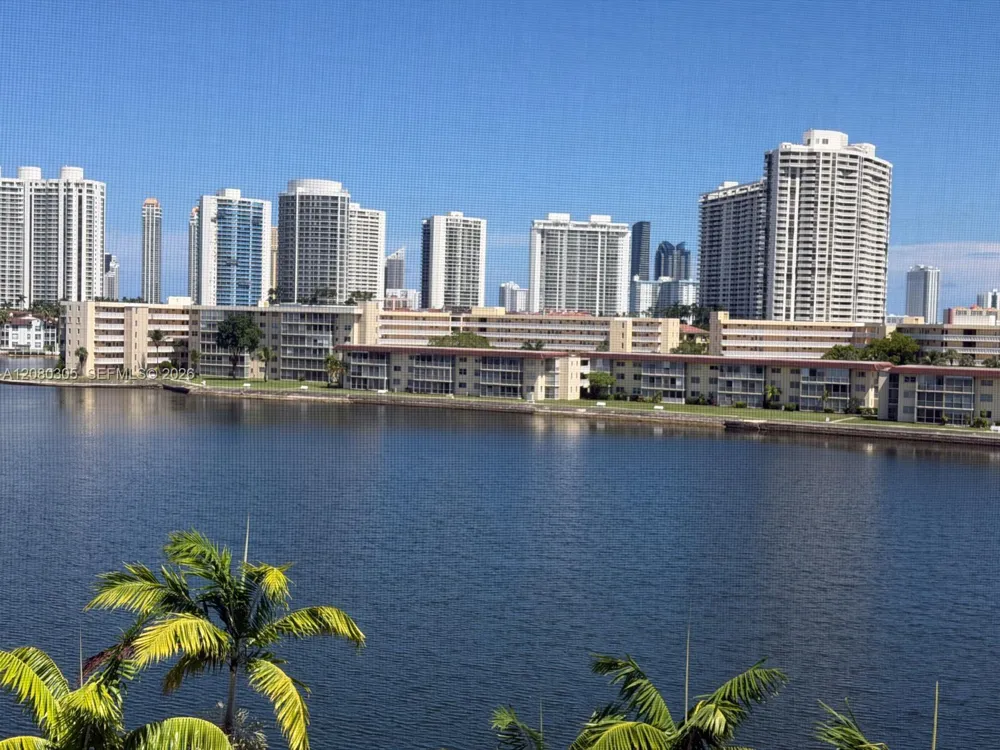 2861 Leonard Dr #F608 Aventura, FL 33160