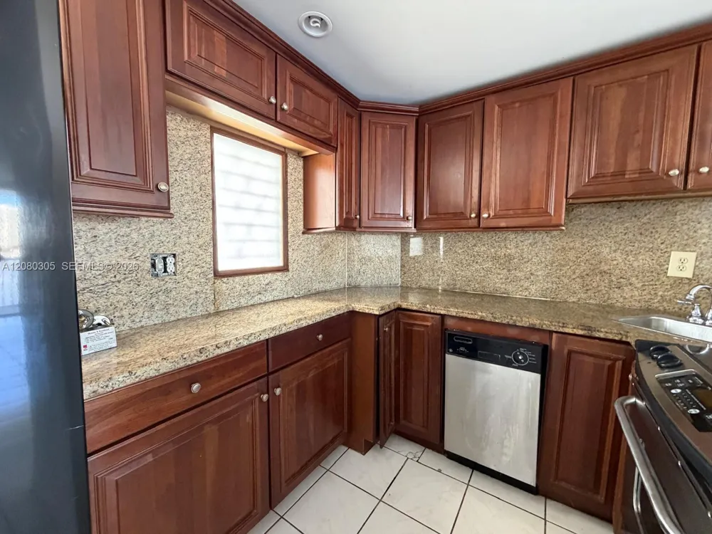 2861 Leonard Dr #F608 Aventura, FL 33160