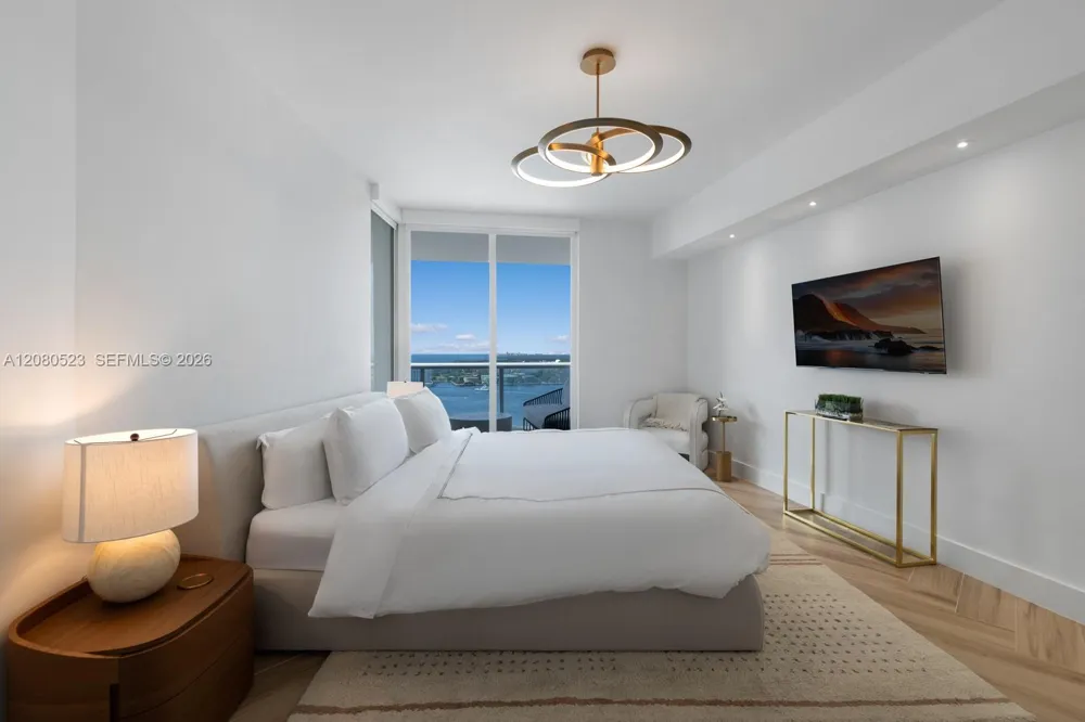 450 Alton Rd #2505 Miami Beach, FL 33139