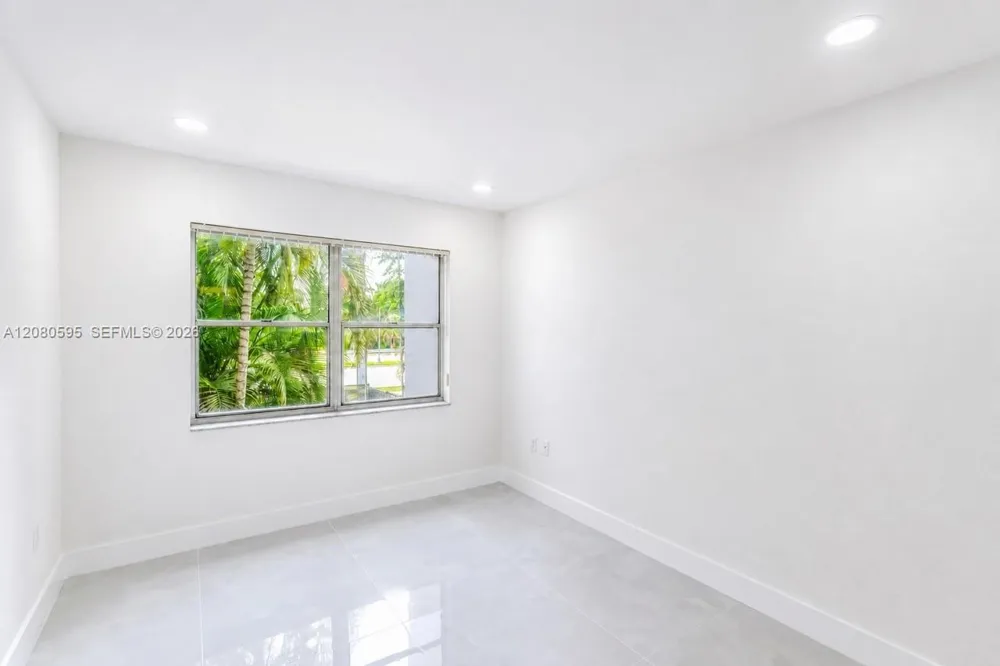 4205 University Dr #206 Sunrise, FL 33351