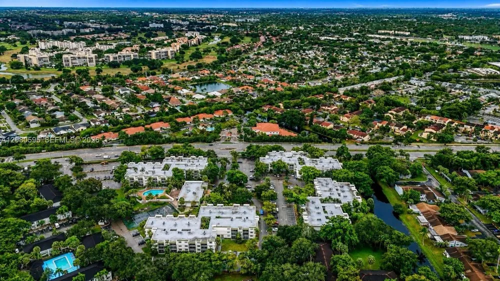4205 University Dr #206 Sunrise, FL 33351
