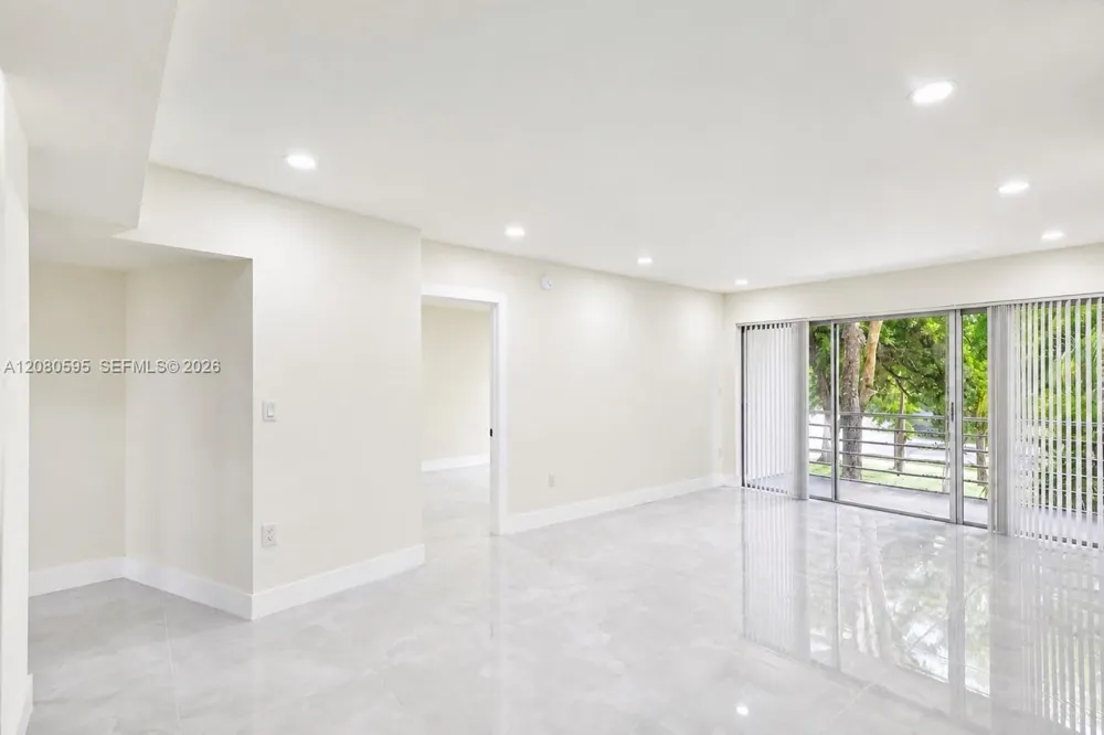 4205 University Dr #206 Sunrise, FL 33351