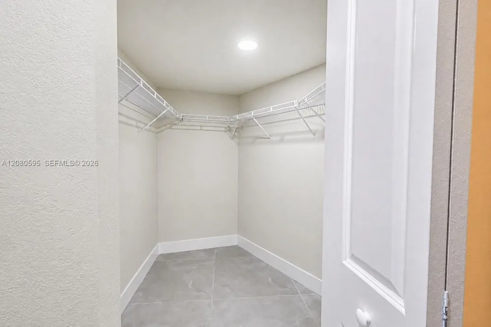 4205 University Dr #206 Sunrise, FL 33351