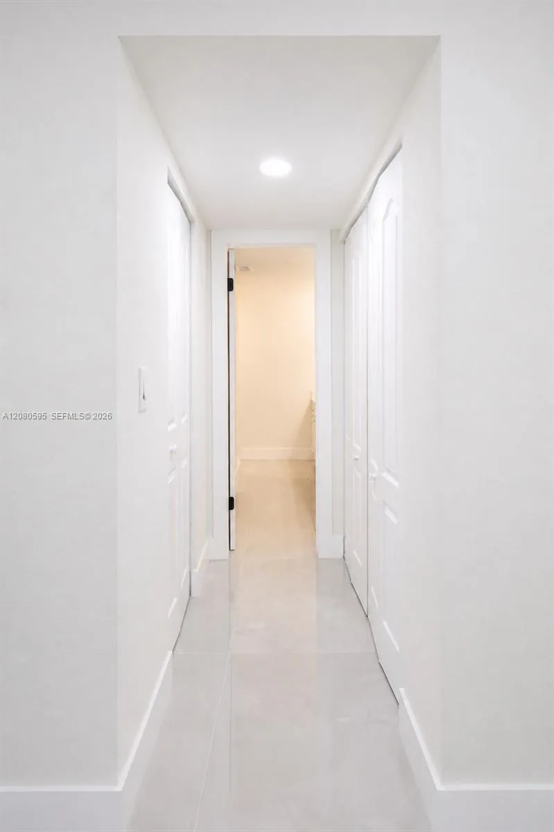 4205 University Dr #206 Sunrise, FL 33351