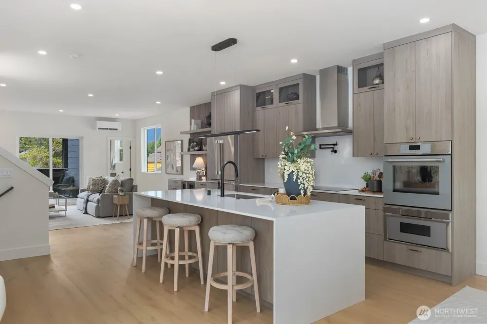 11748 Dayton Avenue Seattle, WA 98133