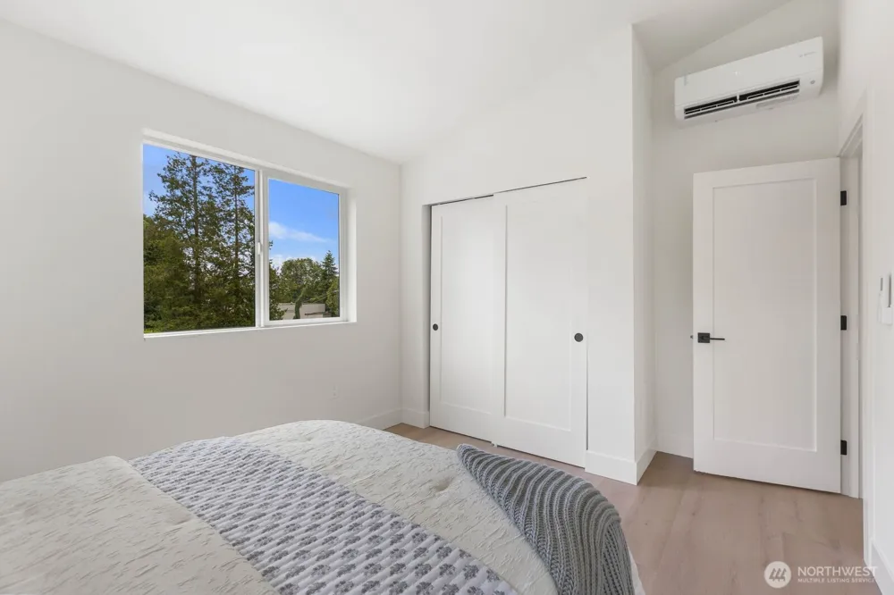 11748 Dayton Avenue Seattle, WA 98133