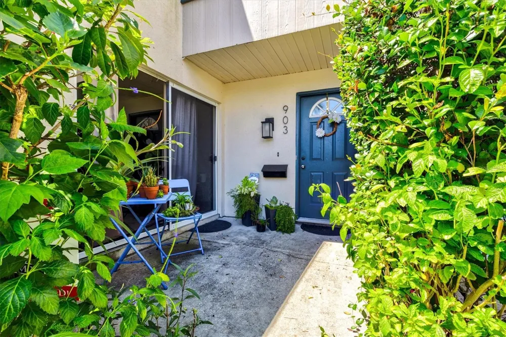 903 BYRON LANE Sarasota, FL 34243
