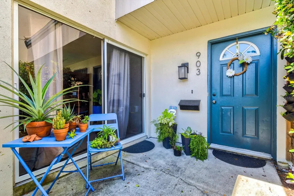 903 BYRON LANE Sarasota, FL 34243