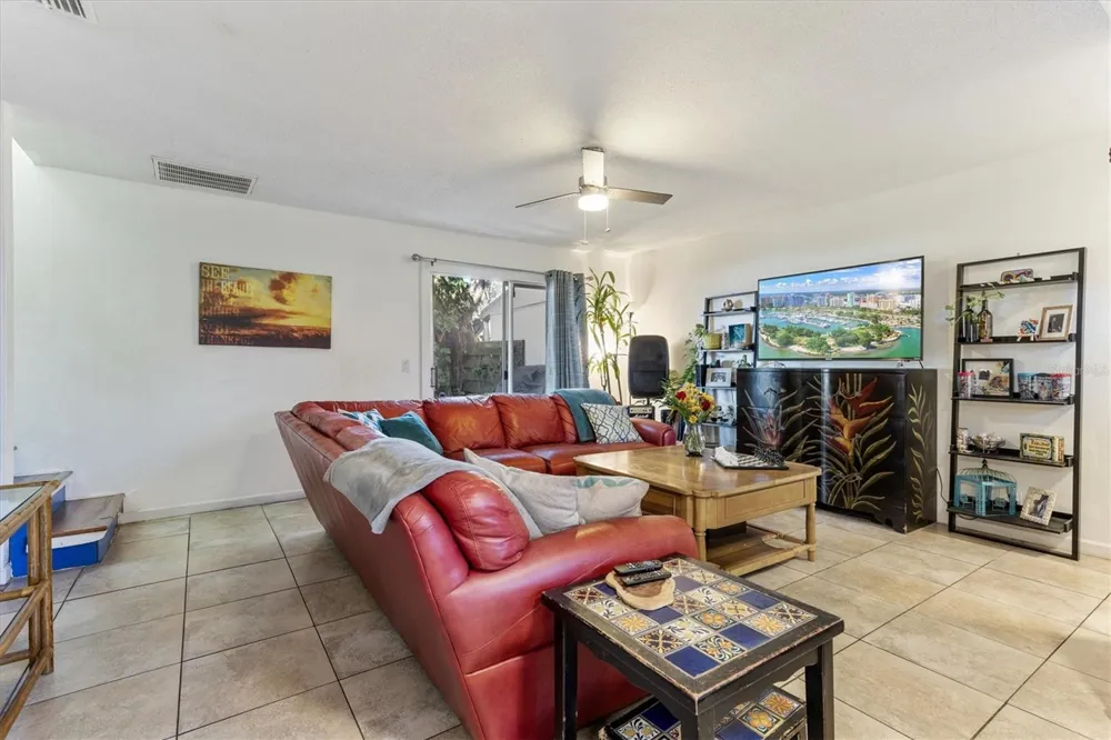 903 BYRON LANE Sarasota, FL 34243