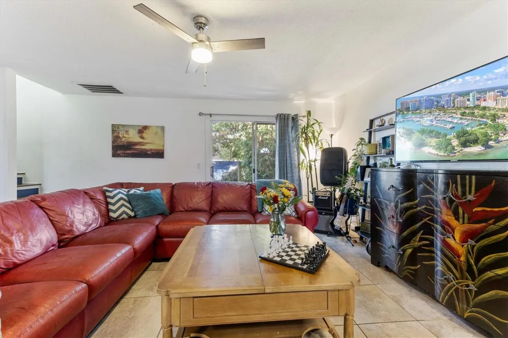 903 BYRON LANE Sarasota, FL 34243