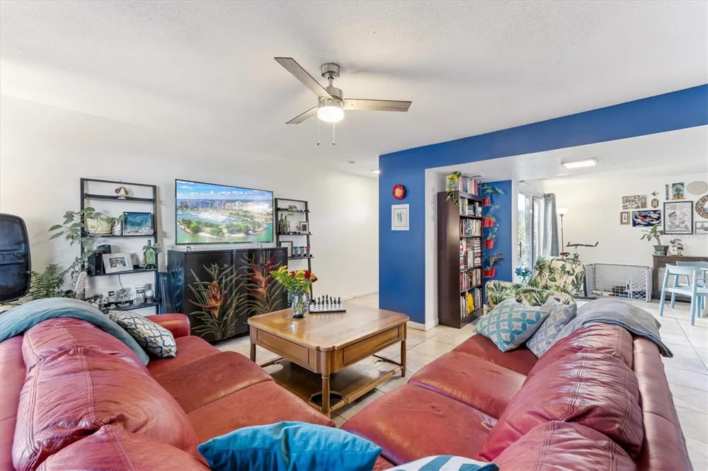 903 BYRON LANE Sarasota, FL 34243