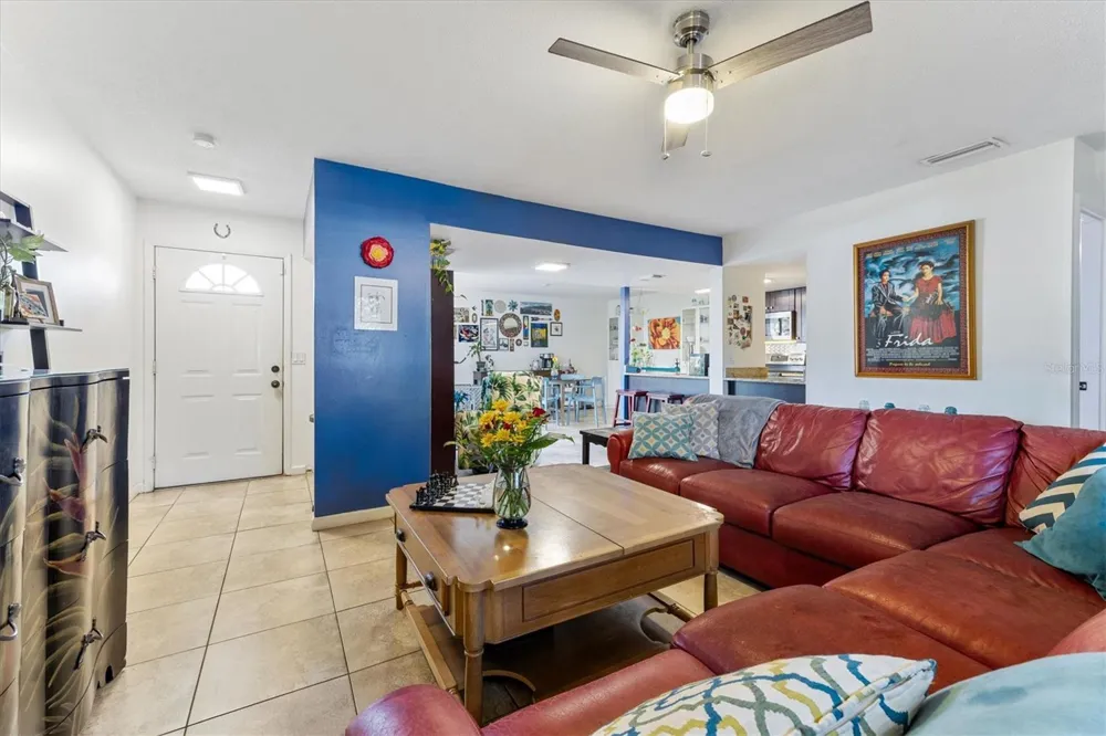 903 BYRON LANE Sarasota, FL 34243
