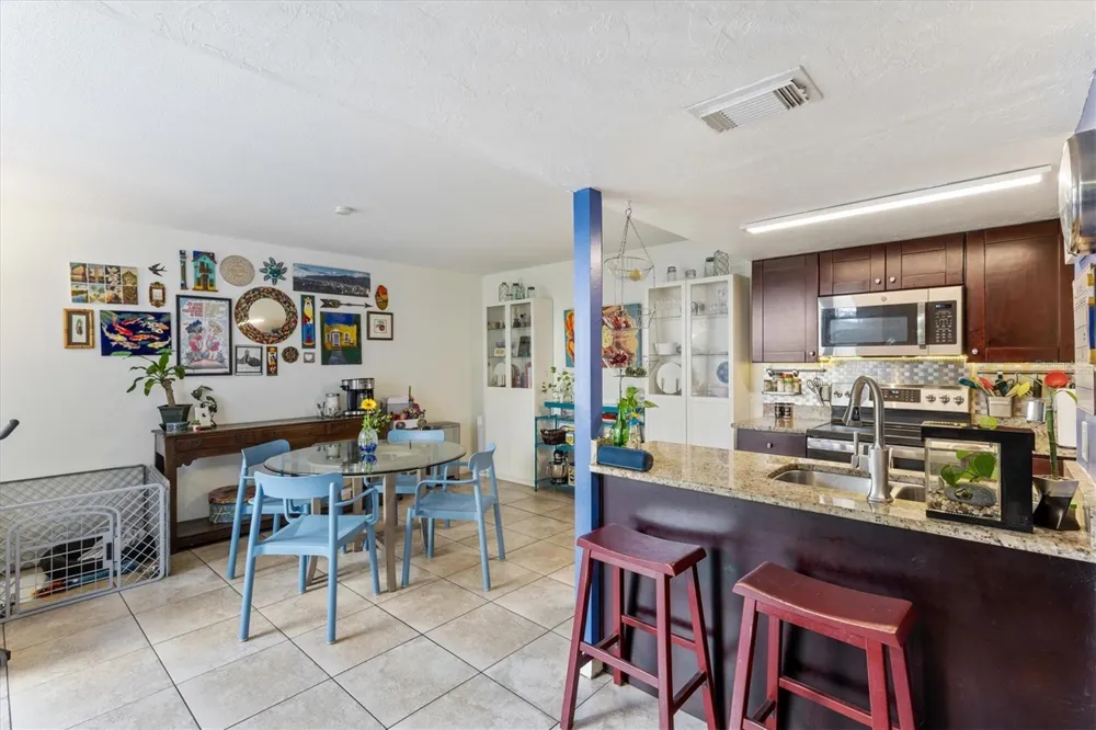903 BYRON LANE Sarasota, FL 34243