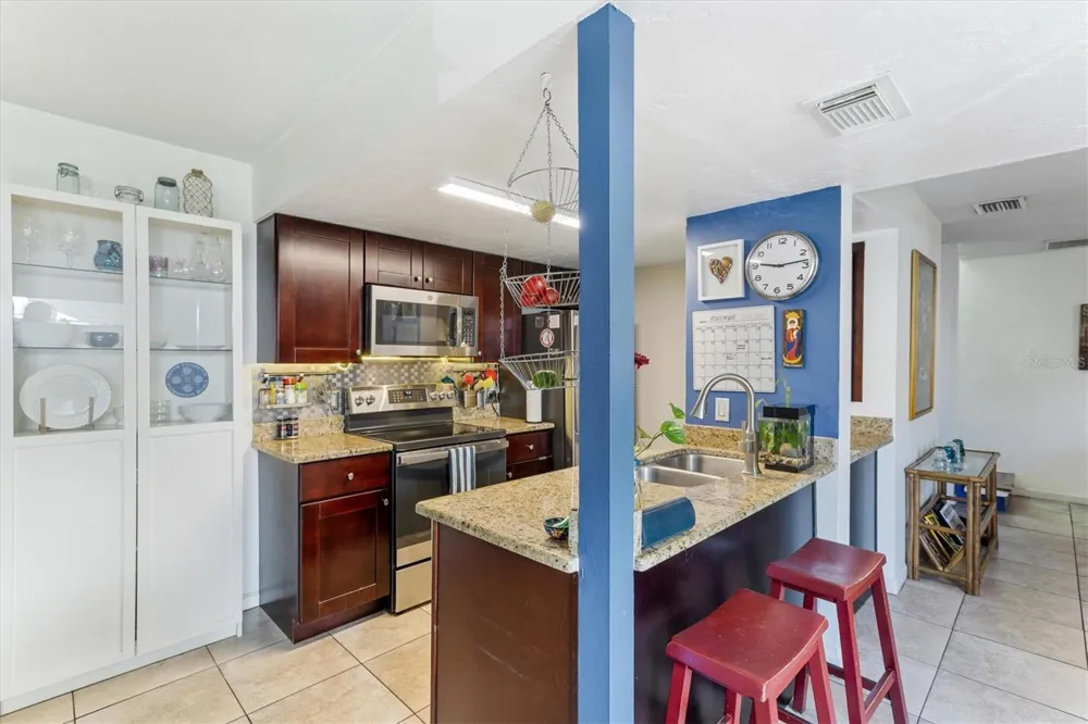 903 BYRON LANE Sarasota, FL 34243