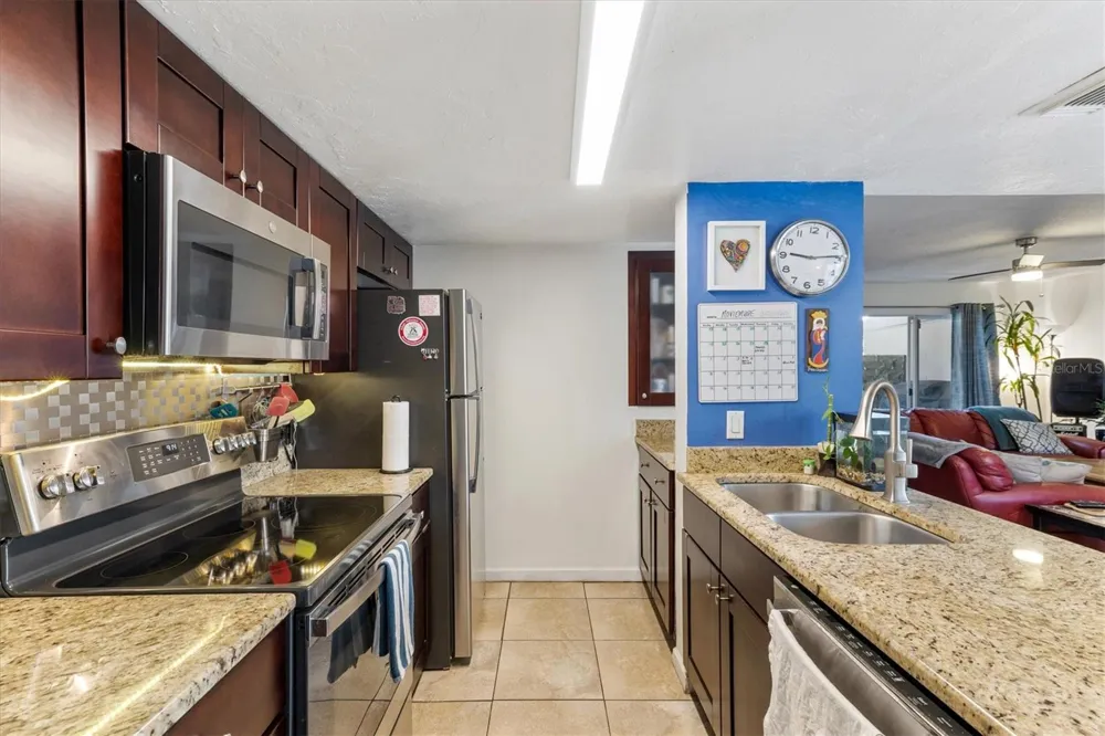 903 BYRON LANE Sarasota, FL 34243