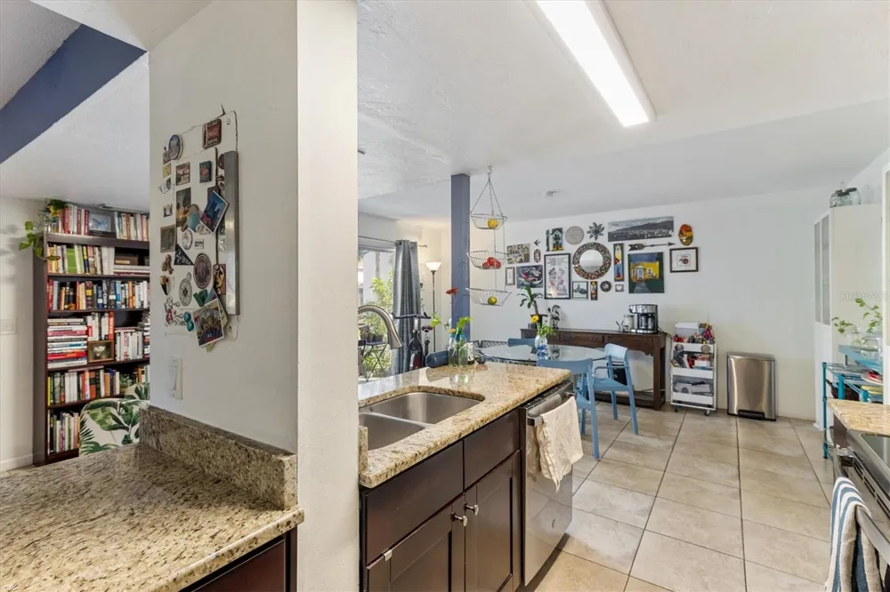 903 BYRON LANE Sarasota, FL 34243