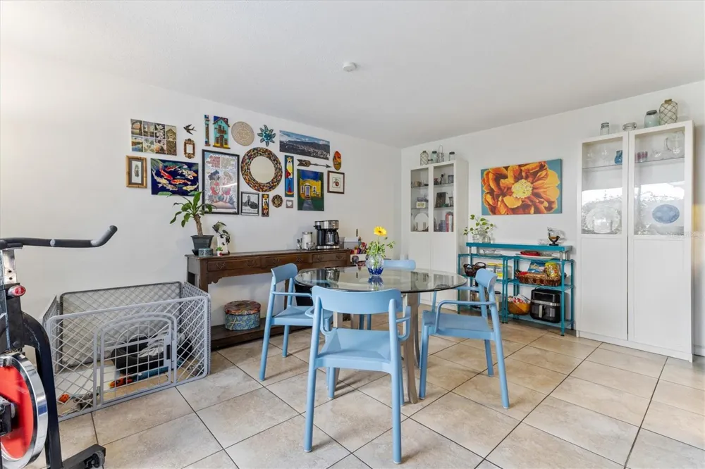 903 BYRON LANE Sarasota, FL 34243