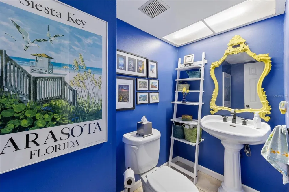 903 BYRON LANE Sarasota, FL 34243