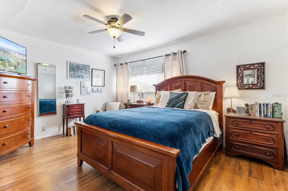 903 BYRON LANE Sarasota, FL 34243