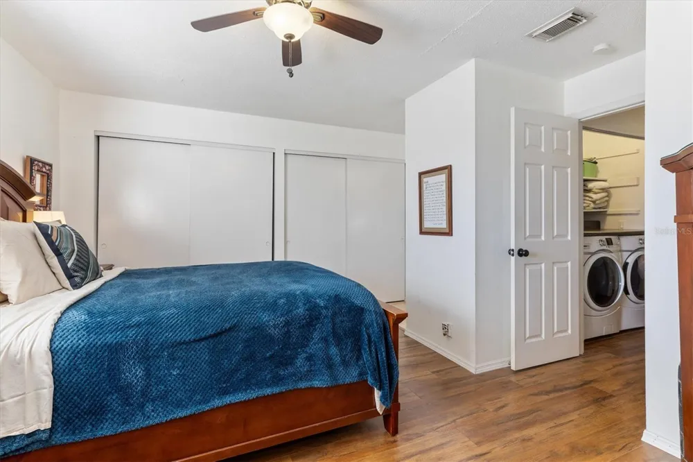 903 BYRON LANE Sarasota, FL 34243