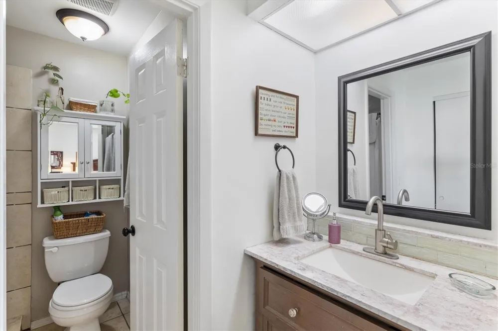 903 BYRON LANE Sarasota, FL 34243