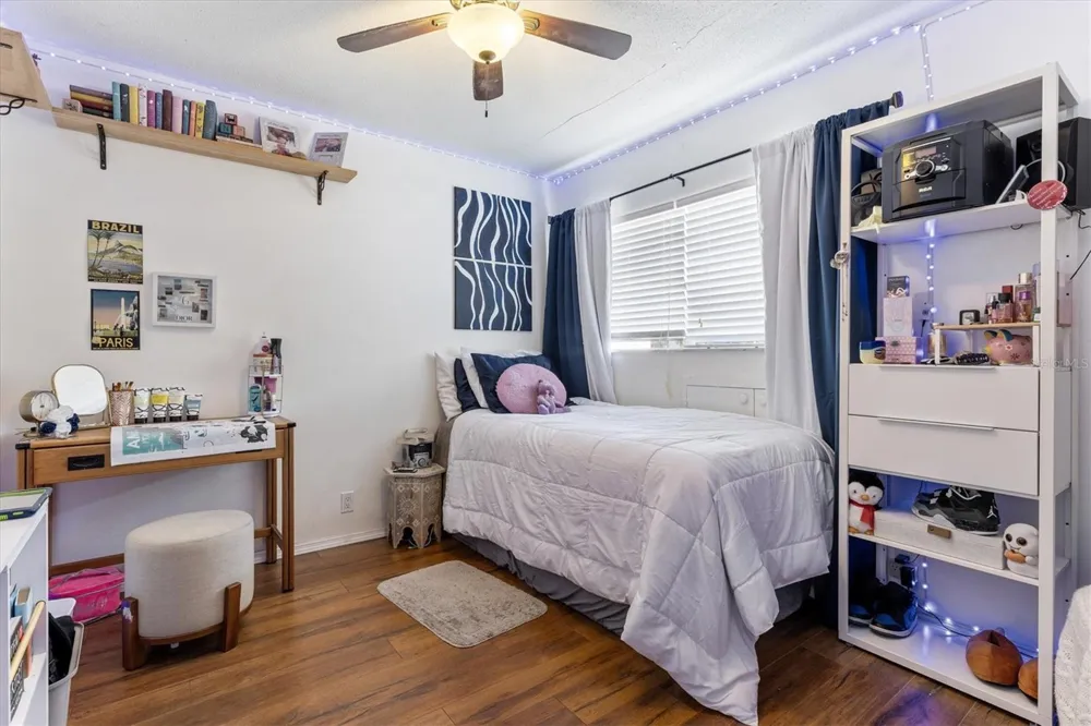 903 BYRON LANE Sarasota, FL 34243