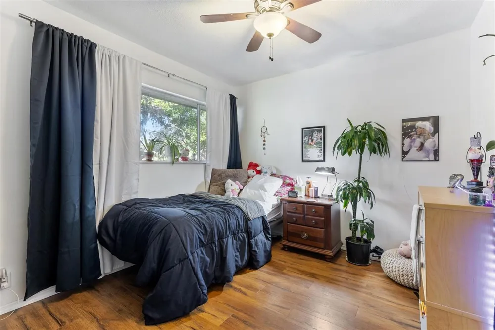 903 BYRON LANE Sarasota, FL 34243