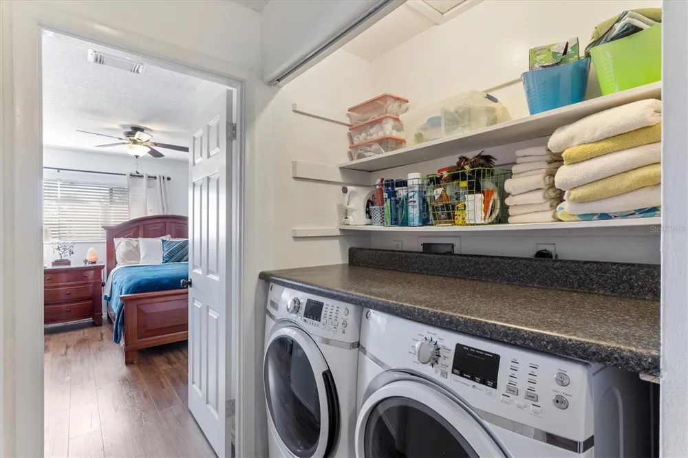 903 BYRON LANE Sarasota, FL 34243
