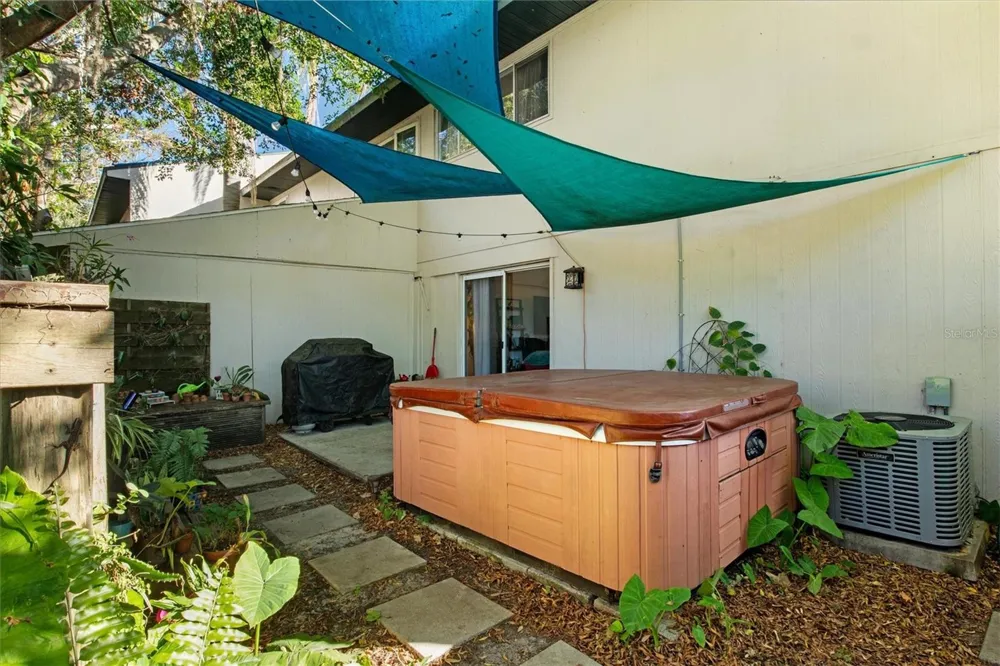 903 BYRON LANE Sarasota, FL 34243