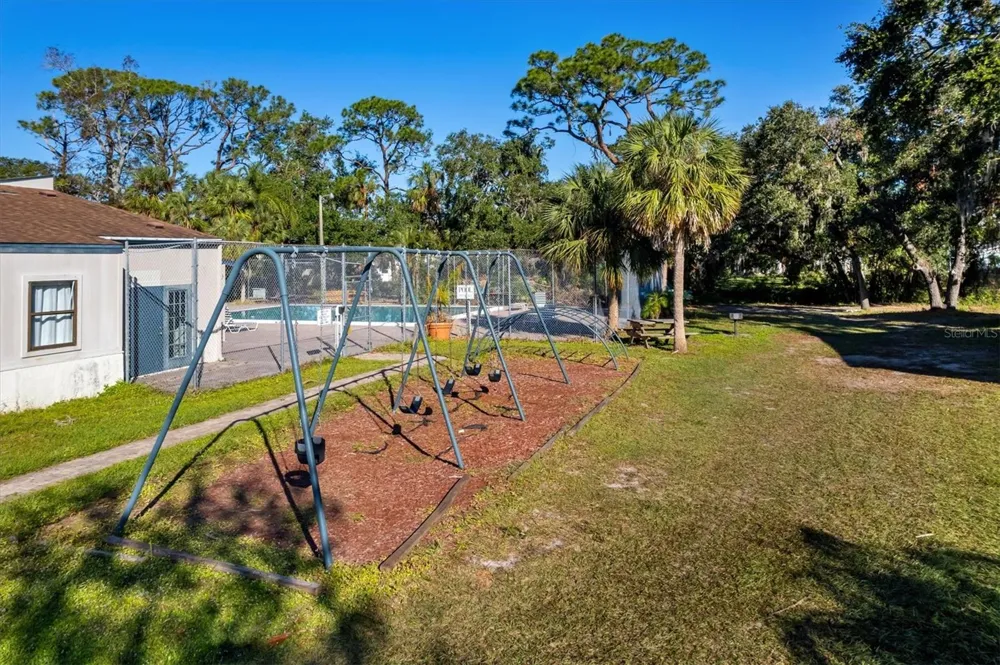 903 BYRON LANE Sarasota, FL 34243