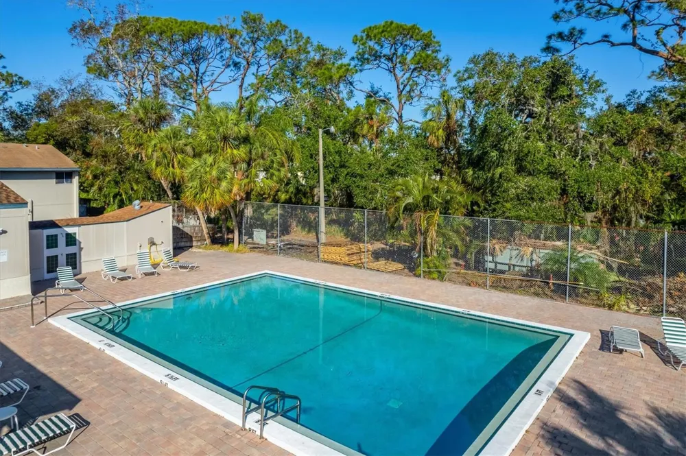 903 BYRON LANE Sarasota, FL 34243