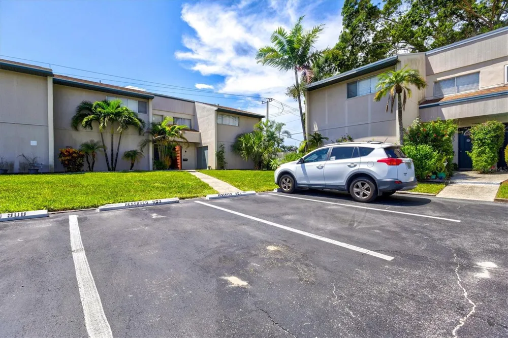 903 BYRON LANE Sarasota, FL 34243