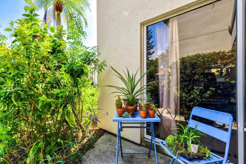 903 BYRON LANE Sarasota, FL 34243