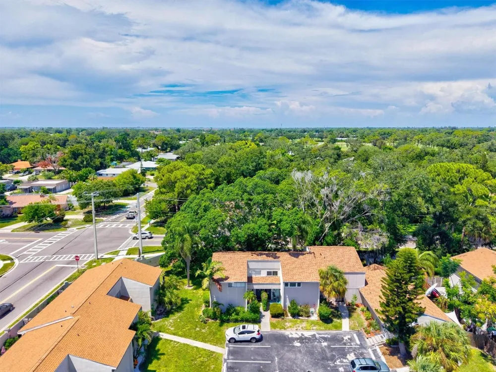 903 BYRON LANE Sarasota, FL 34243