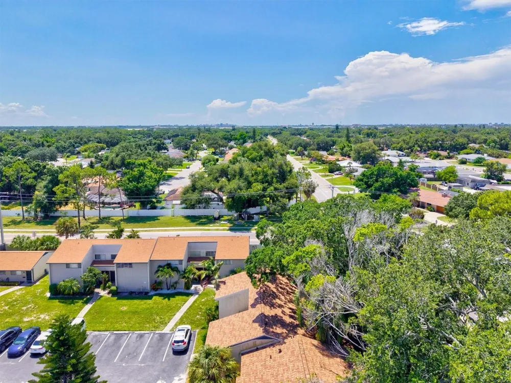 903 BYRON LANE Sarasota, FL 34243