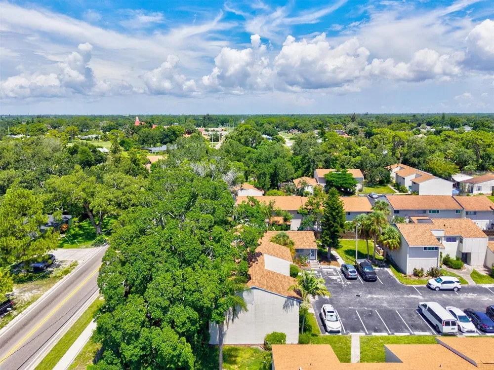 903 BYRON LANE Sarasota, FL 34243