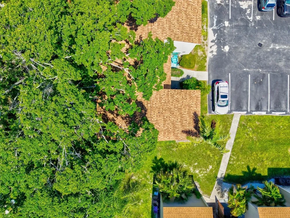 903 BYRON LANE Sarasota, FL 34243
