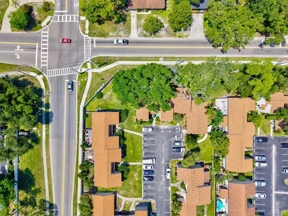 903 BYRON LANE Sarasota, FL 34243