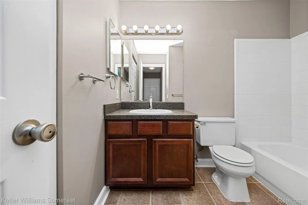 20745 Indian Creek Drive Farmington Hills City, MI 48335